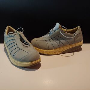 Womens 9.5 MBT Wave blue suede shape up style